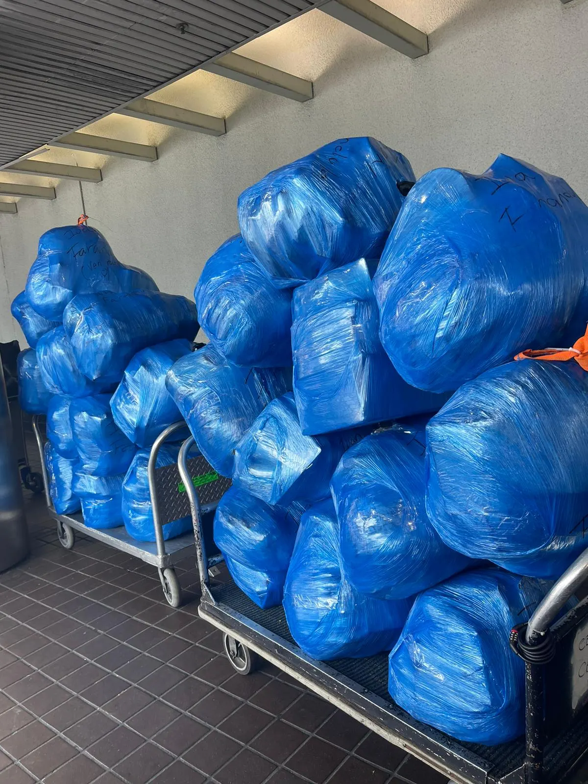Servicio para 22 paquetes — 1